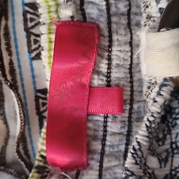 Almost Famous Brand Size L Woman's colorful tie top - Picture 4 of 5